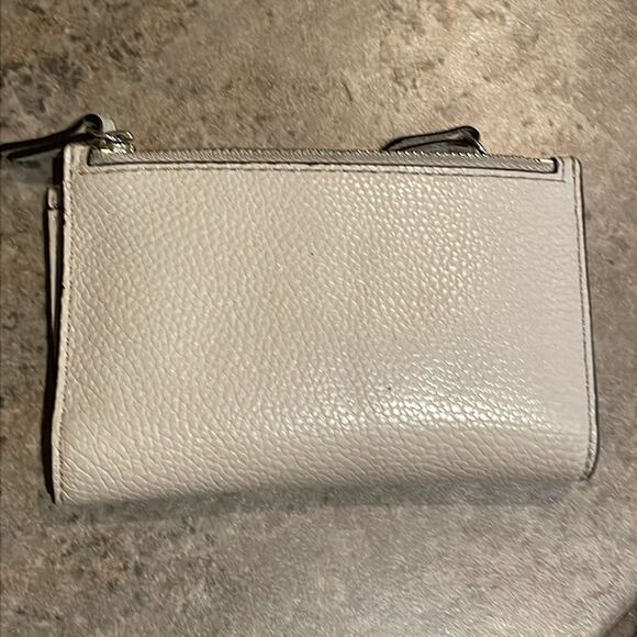 Michael Kors Beige leather Wallet Zippered Pockets Card Slots - Picture 2 of 7